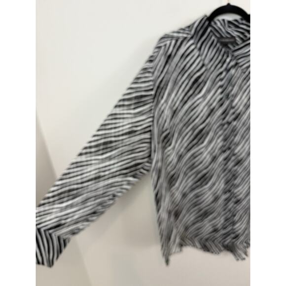 Lane Bryant Top Women's 22/24 Zebra Striped Sheer Animal Print Button Down NWT - Picture 4 of 13